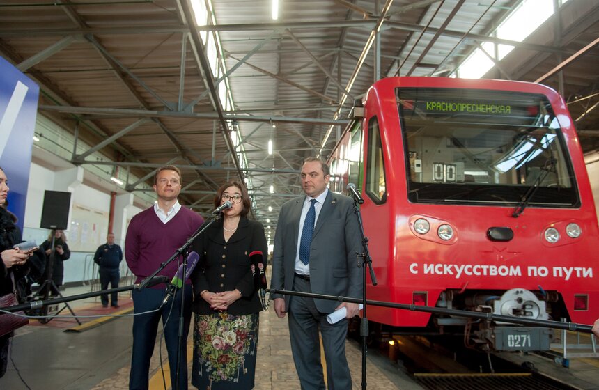 Запуск поезда с русской живописью в столичном метро 10 фото