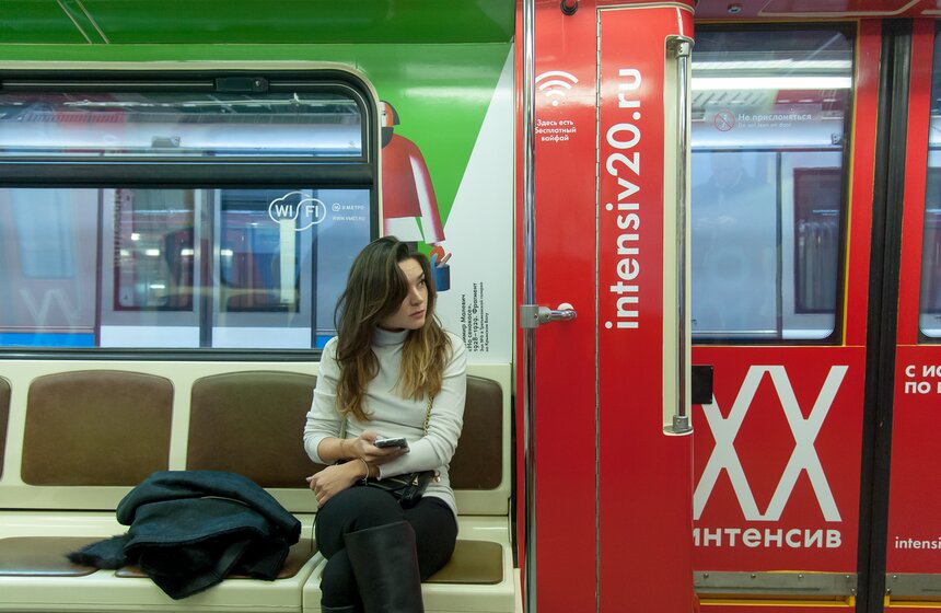 Запуск поезда с русской живописью в столичном метро 26 фото