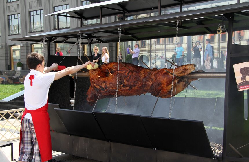 "Бургерфест" собрал на Кузнецком мосту истинных гурманов 8 фото