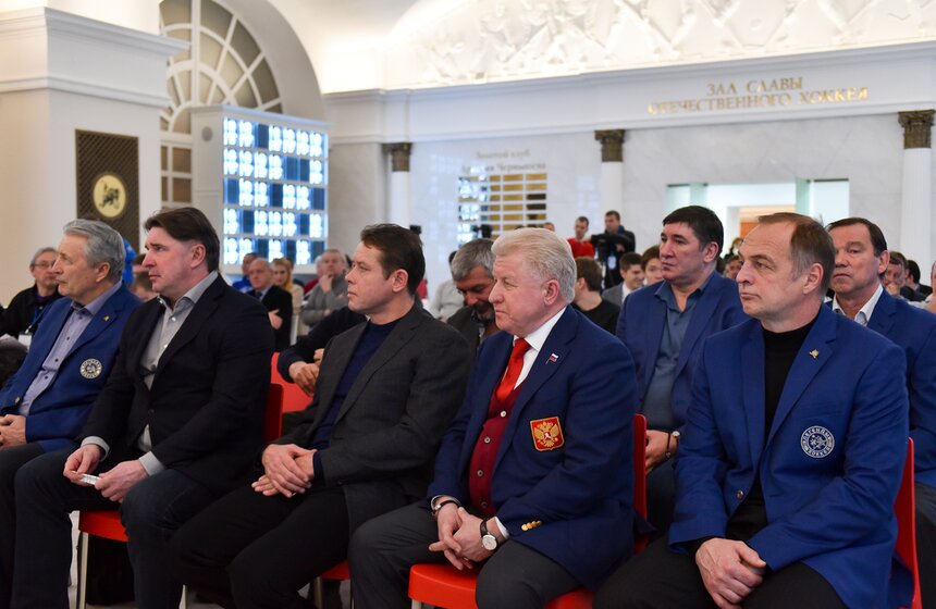 Выставка "Красная машина. Страницы истории" в Музее хоккея 16 фото