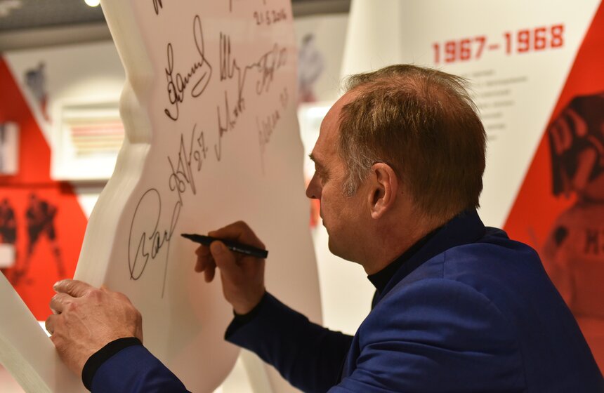 Выставка "Красная машина. Страницы истории" в Музее хоккея 6 фото