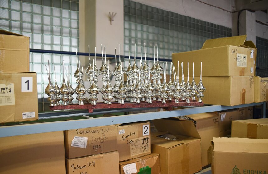 Как работает фабрика по производству елочных игрушек в Клину 13 фото