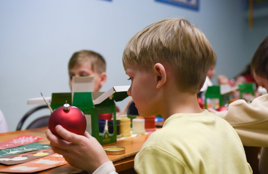 Как работает фабрика по производству елочных игрушек в Клину 21 фото