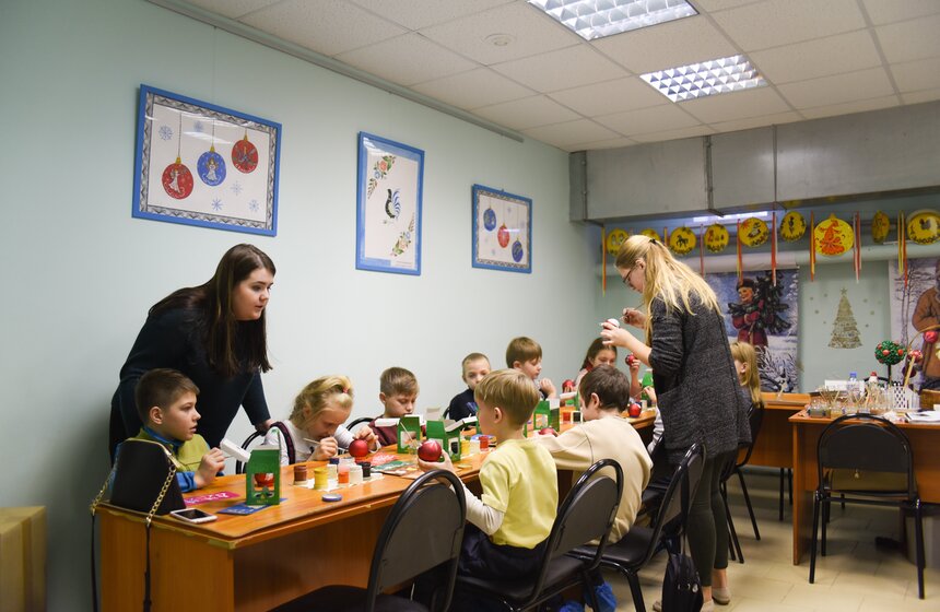 Как работает фабрика по производству елочных игрушек в Клину 20 фото