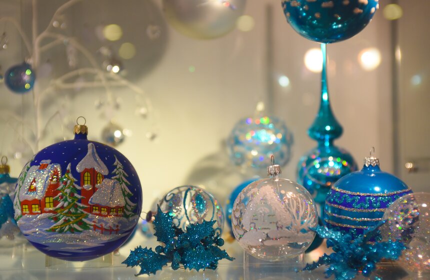 Как работает фабрика по производству елочных игрушек в Клину 45 фото