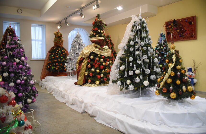 Как работает фабрика по производству елочных игрушек в Клину 50 фото