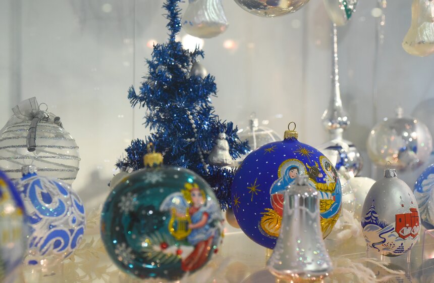 Как работает фабрика по производству елочных игрушек в Клину 42 фото