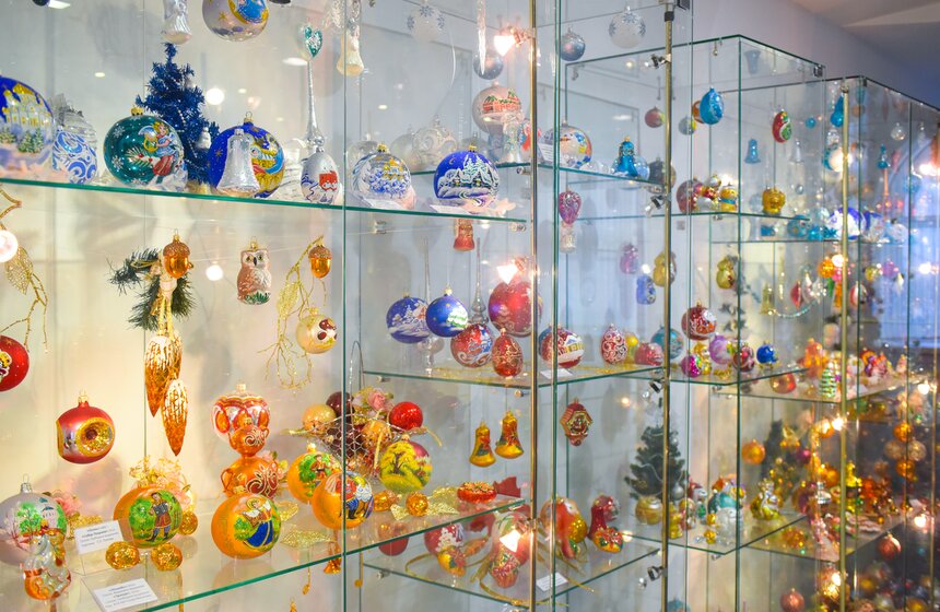 Как работает фабрика по производству елочных игрушек в Клину 41 фото