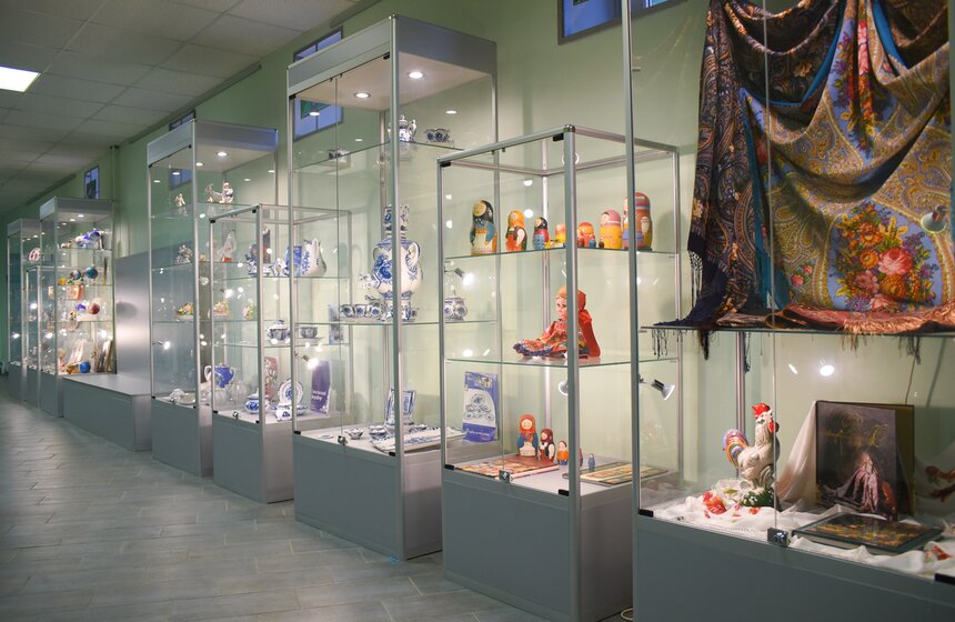 Как работает фабрика по производству елочных игрушек в Клину 40 фото