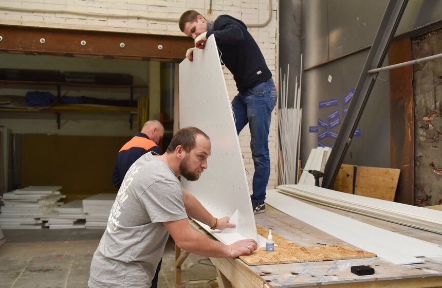 Как создают декорации для фестиваля "Путешествие в Рождество" 17 фото