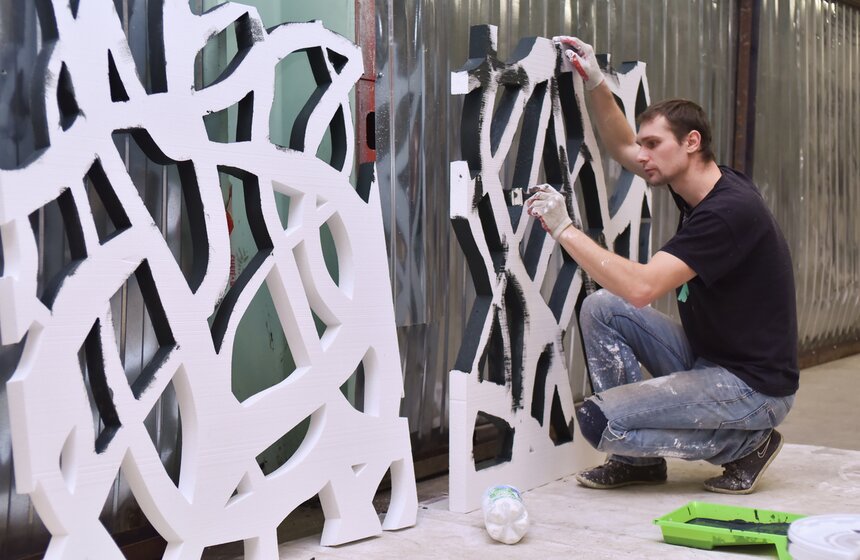 Как создают декорации для фестиваля "Путешествие в Рождество" 4 фото