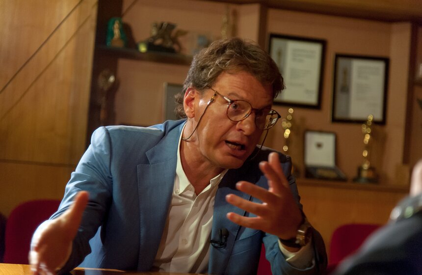 Карен Шахназаров на съемках программы "Важная персона" 15 фото