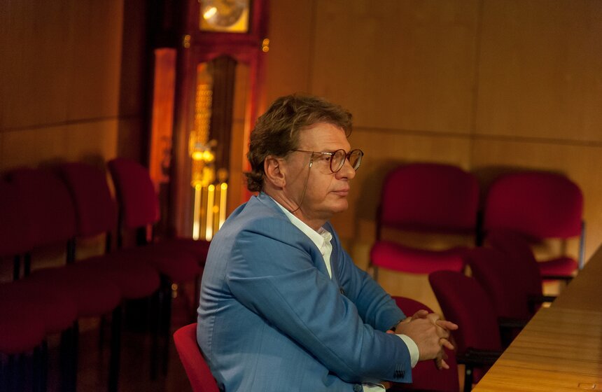 Карен Шахназаров на съемках программы "Важная персона" 8 фото