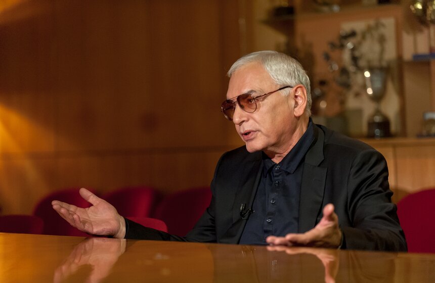 Карен Шахназаров на съемках программы "Важная персона" 12 фото