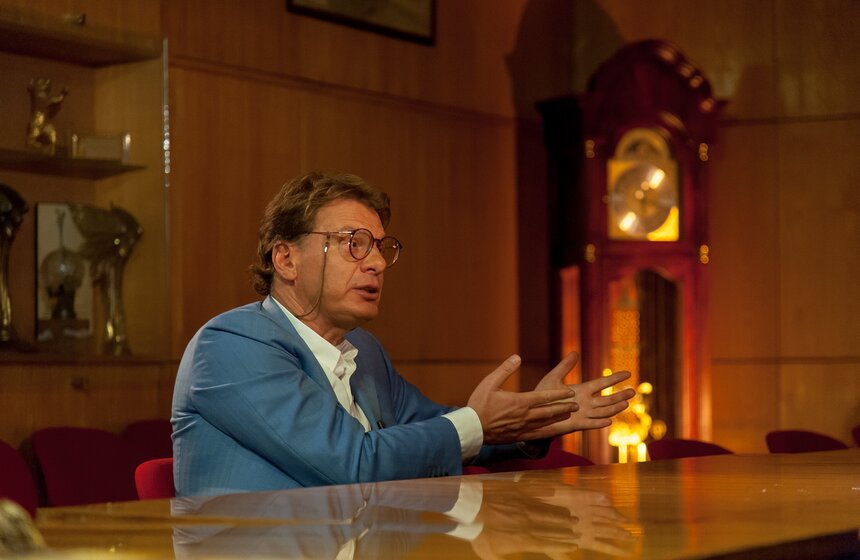 Карен Шахназаров на съемках программы "Важная персона" 11 фото