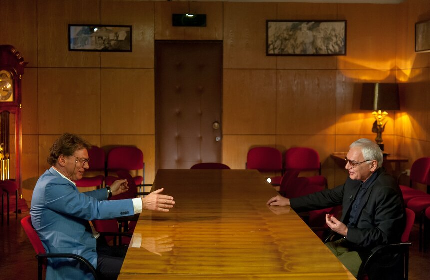 Карен Шахназаров на съемках программы "Важная персона" 6 фото