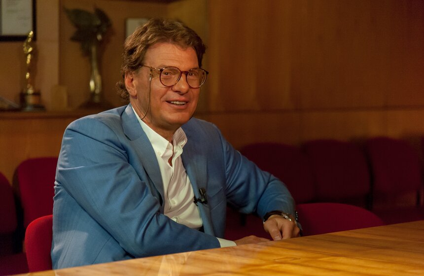 Карен Шахназаров на съемках программы "Важная персона" 5 фото