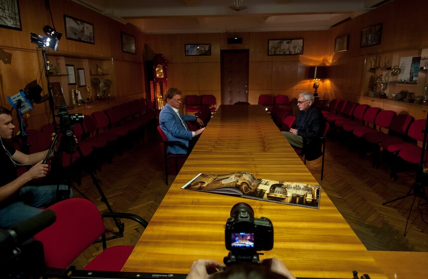 Карен Шахназаров на съемках программы "Важная персона" 1 фото