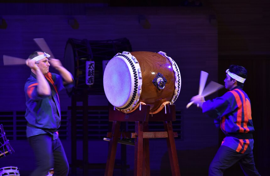 Шоу японских барабанщиков Taikoza 14 фото