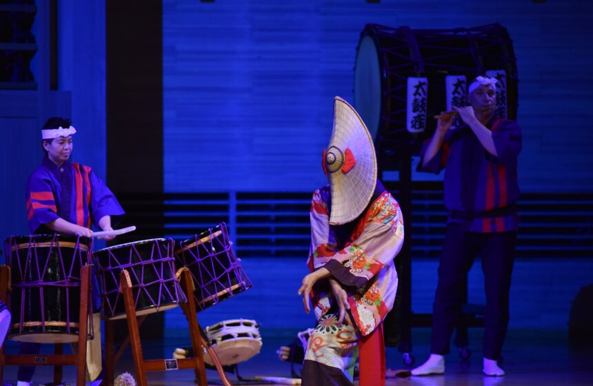 Шоу японских барабанщиков Taikoza 8 фото