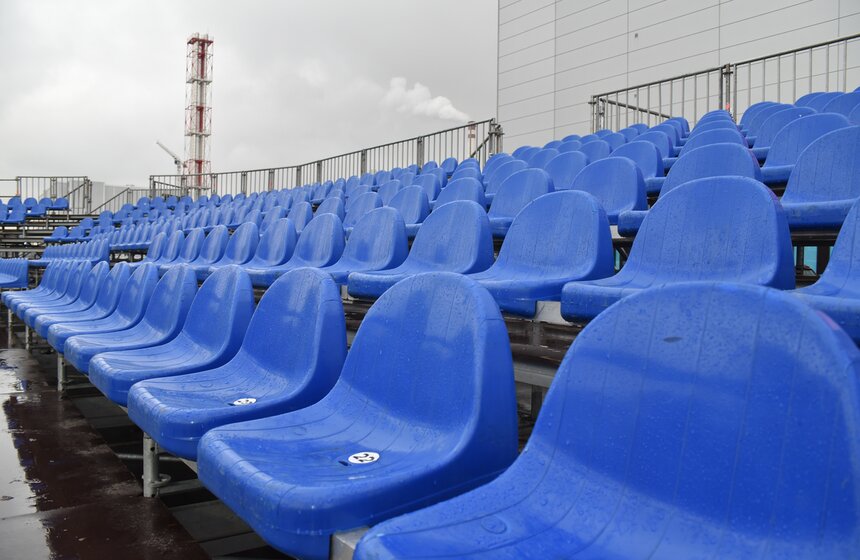 Как монтируют каток в "Парке Легенд". Фоторепортаж 23 фото