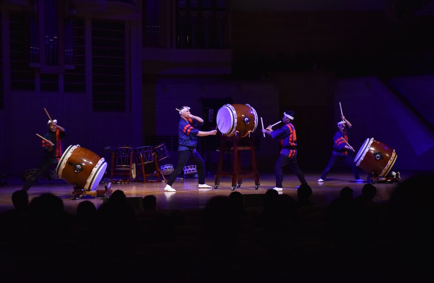 Шоу японских барабанщиков Taikoza 16 фото