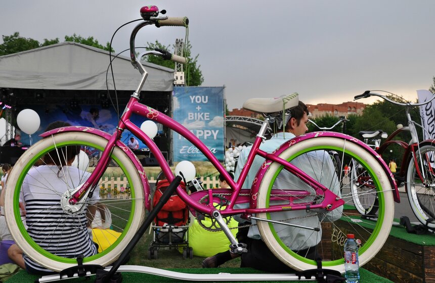 В парке "Музеон" открылся велосезон в стиле Electra 1 фото