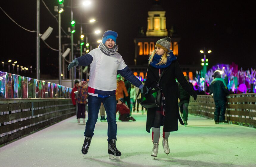 Открылся каток на ВДНХ 13 фото