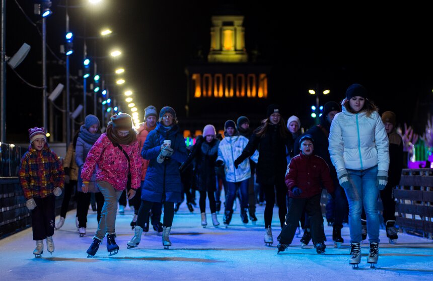 Открылся каток на ВДНХ 14 фото