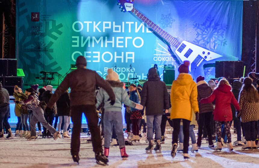 Парк "Сокольники" открыл каток в рок-н-ролльном стиле 9 фото