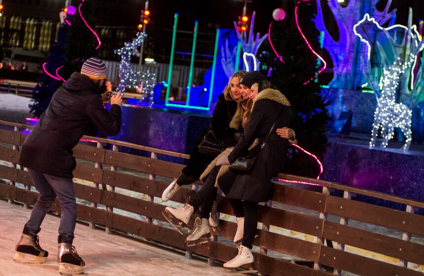 Открылся каток на ВДНХ 2 фото