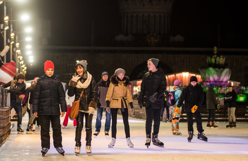 Открылся каток на ВДНХ 1 фото