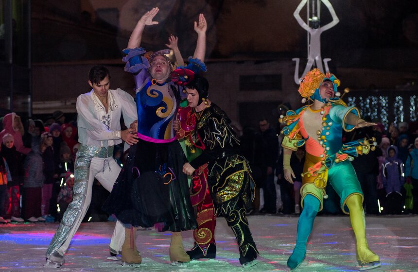 Сад "Эрмитаж" открыл каток праздником в итальянском духе 6 фото