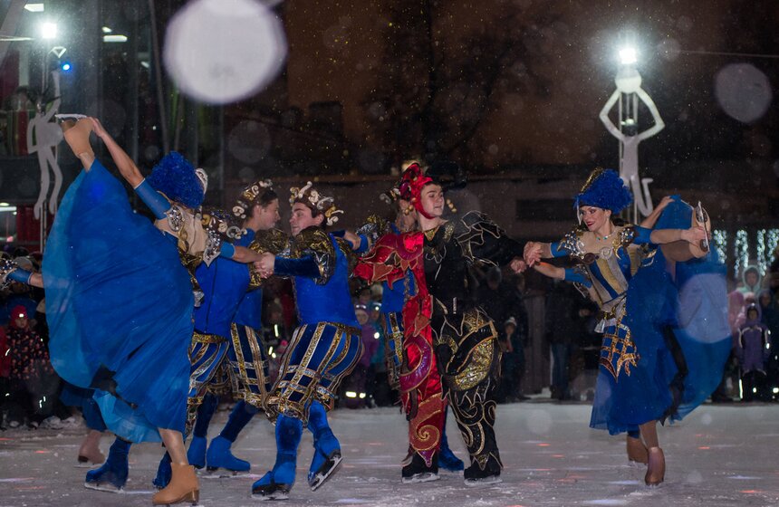 Сад "Эрмитаж" открыл каток праздником в итальянском духе 5 фото