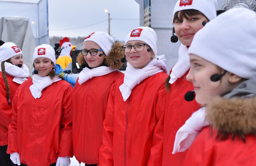 Как спиливали главную елку страны 12 фото