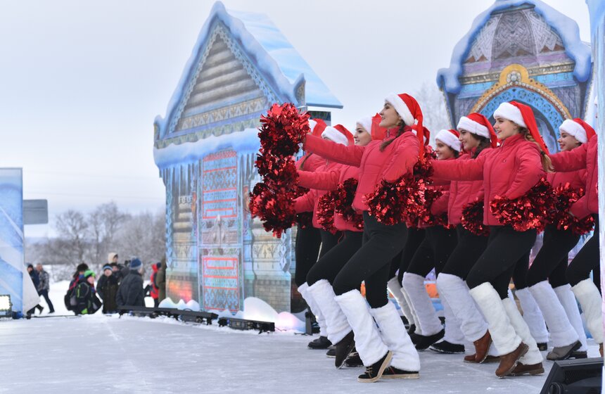 Как спиливали главную елку страны 11 фото