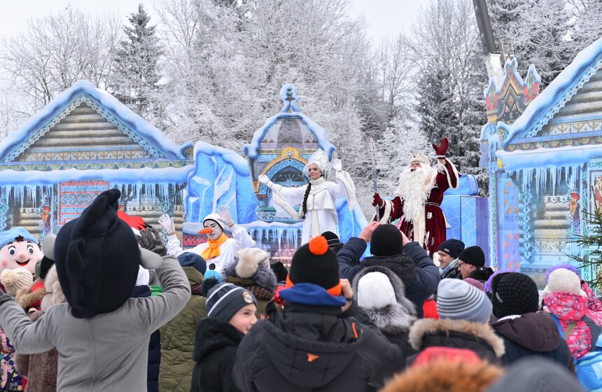 Как спиливали главную елку страны 17 фото