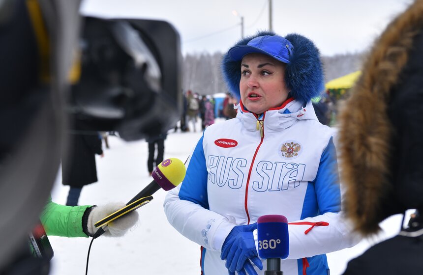 Как спиливали главную елку страны 21 фото