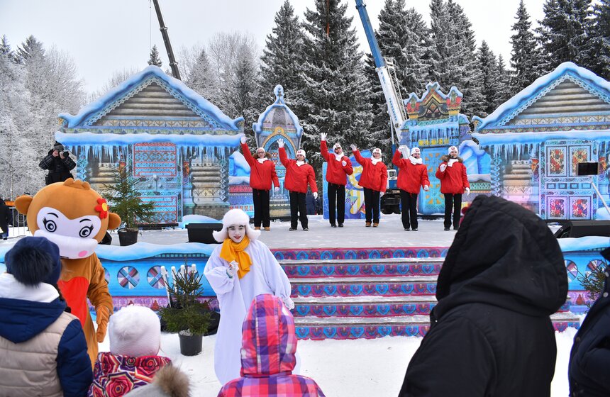 Как спиливали главную елку страны 22 фото