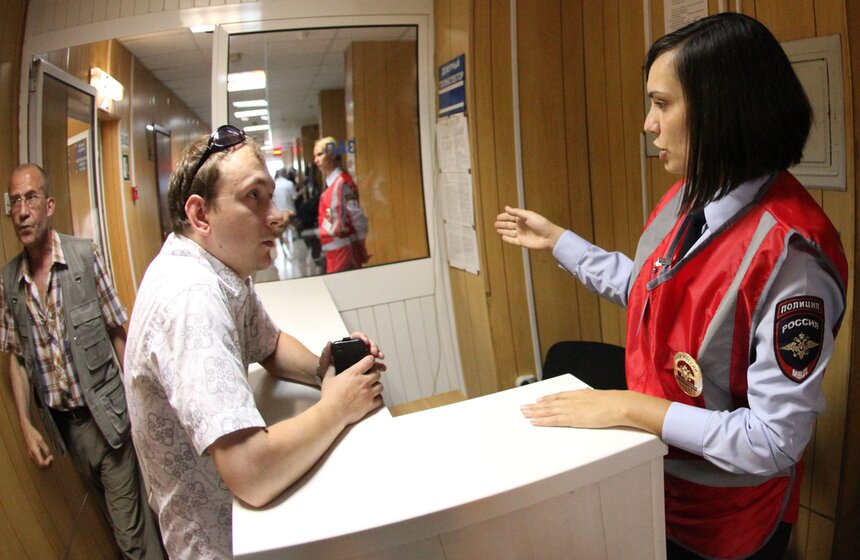 В отделениях московской автоинспекции появились консультанты 1 фото