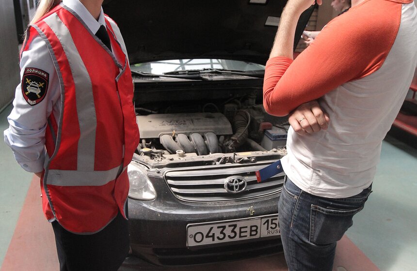 В отделениях московской автоинспекции появились консультанты 8 фото