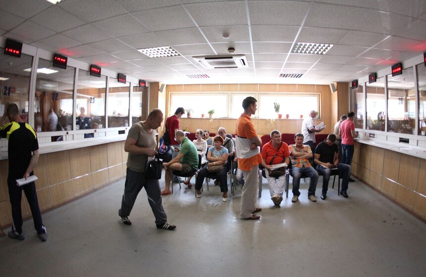 В отделениях московской автоинспекции появились консультанты 5 фото