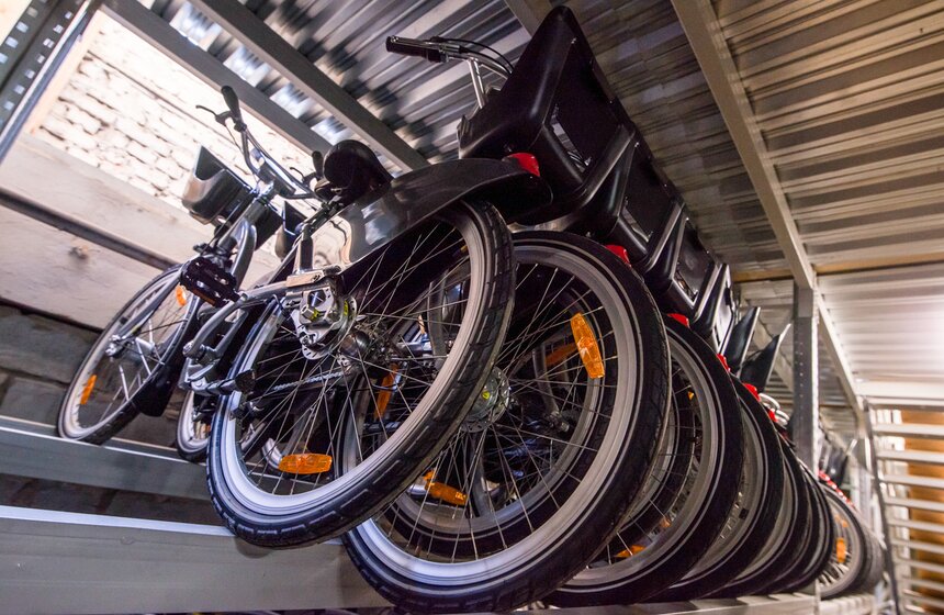 Городской гараж для хранения велосипедов зимой 9 фото