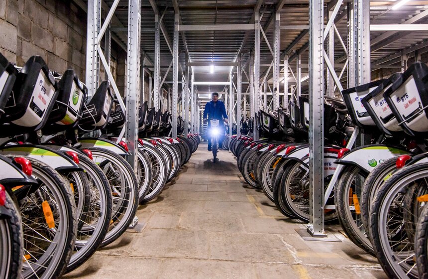 Городской гараж для хранения велосипедов зимой 11 фото