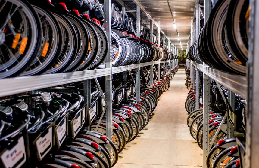 Городской гараж для хранения велосипедов зимой 7 фото