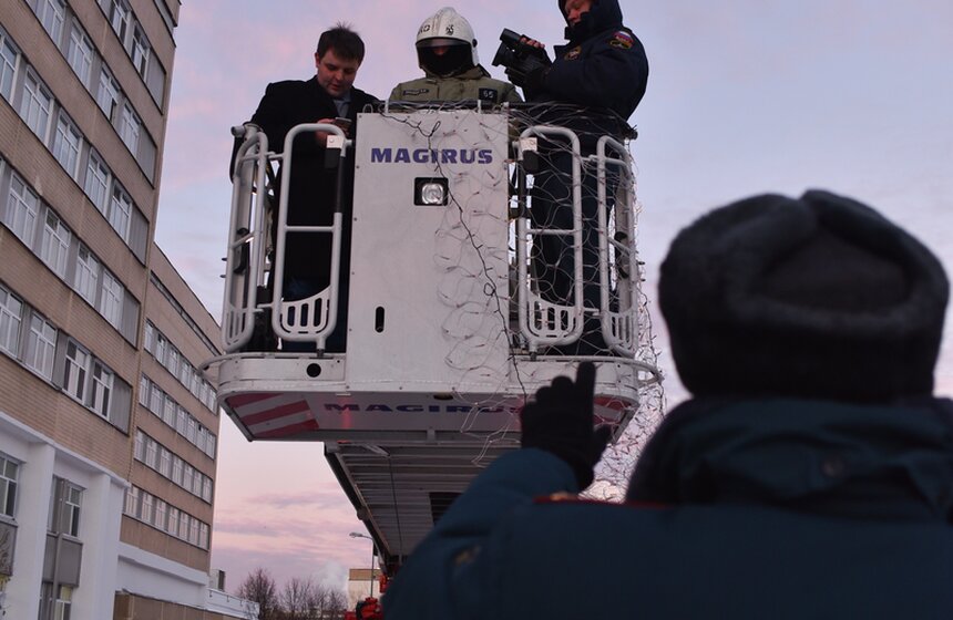 Спасатели МЧС поздравили маленьких пациентов Тушинской больницы 4 фото