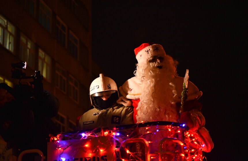 Спасатели МЧС поздравили маленьких пациентов Тушинской больницы 7 фото