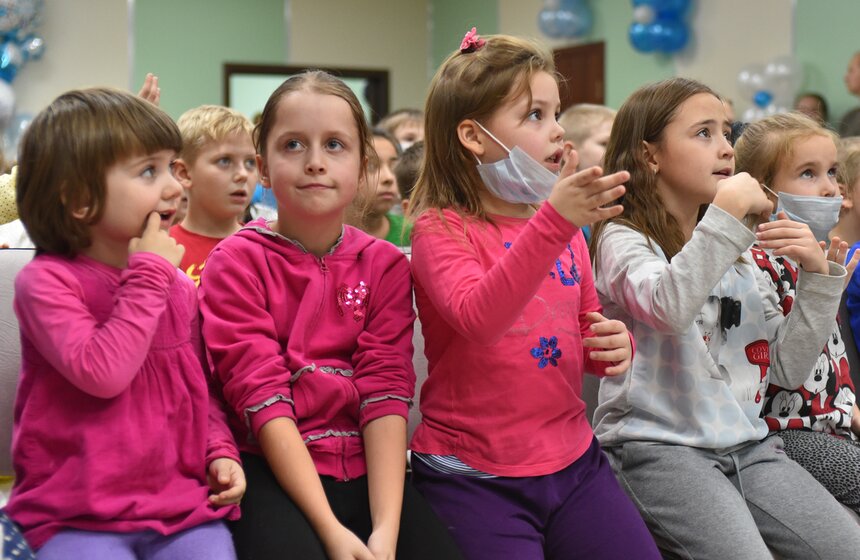 Спасатели МЧС поздравили маленьких пациентов Тушинской больницы 12 фото