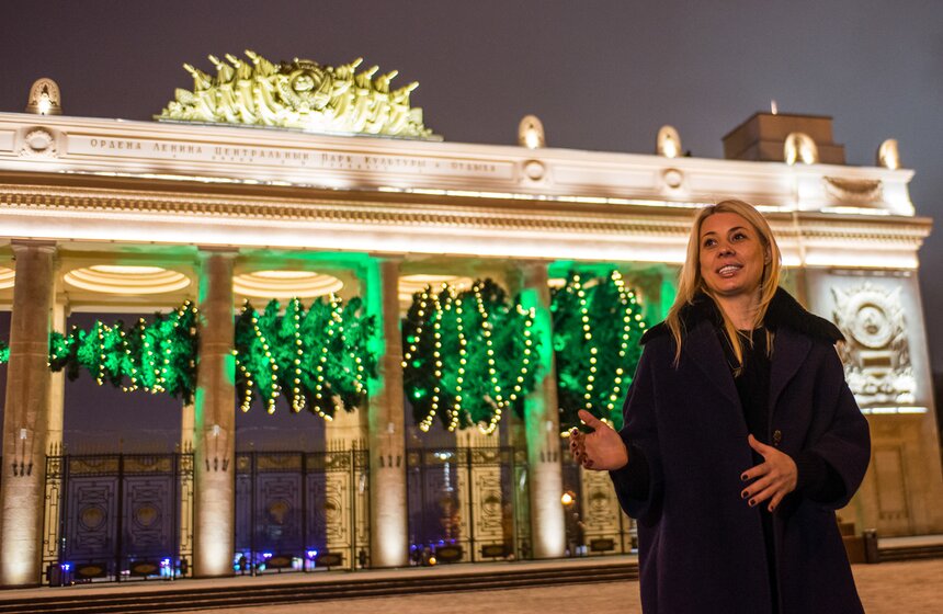 Горизонтальная новогодняя елка в парке Горького 9 фото