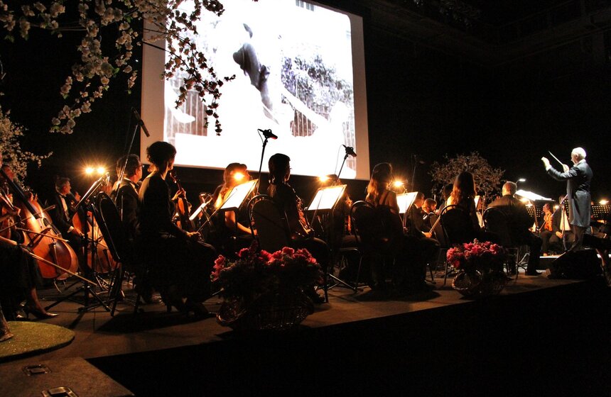 Оркестр под руководством Спивакова исполнил музыку Чарли Чаплина 15 фото